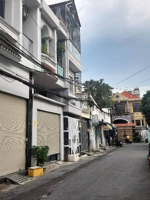 Bán nhà mặt tiền gần Trường Chinh, phường 15 Tân Bình, 37m2, Nhà đẹp tiện KD và cho thuê, Giá 5 tỷ 8xx.